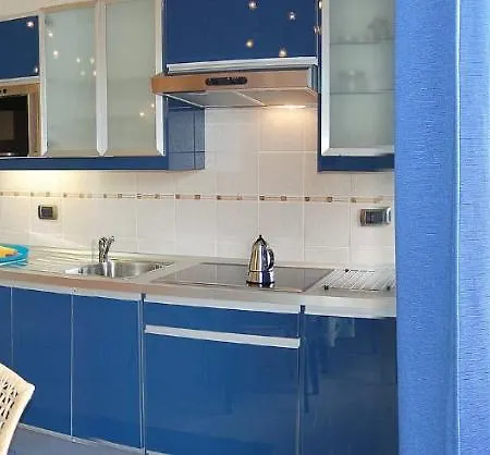 Sleeps 4 Air Con Wifi Appartamento Roma