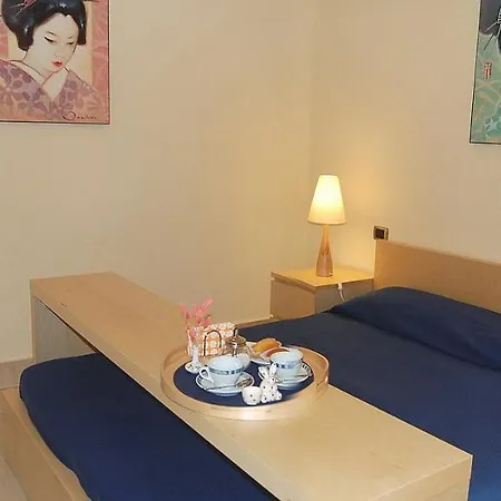 Sleeps 4 Air Con Wifi Roma